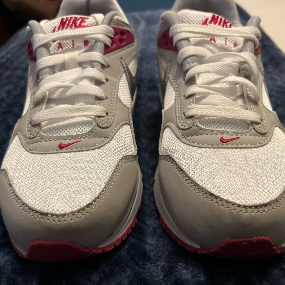 Nike White Gray Pink Women's Running Sneakers - Picture 2 of 5